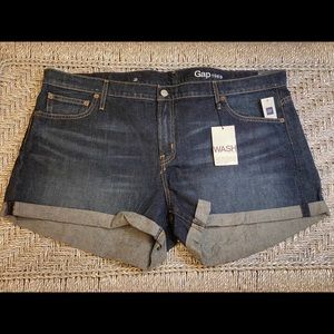 Gap darkwash womens shorts fits size 18-20 35waist